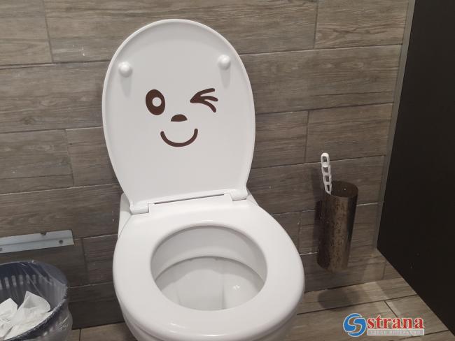 Выставка современных туалетов в Пекине: Билл Гейтс борется с антисанитарией 