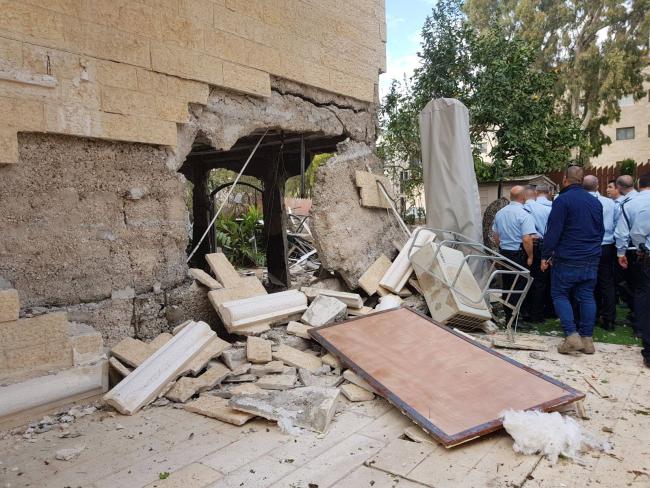 Взрыв в Иерусалиме: рухнула подземная стоянка - фото