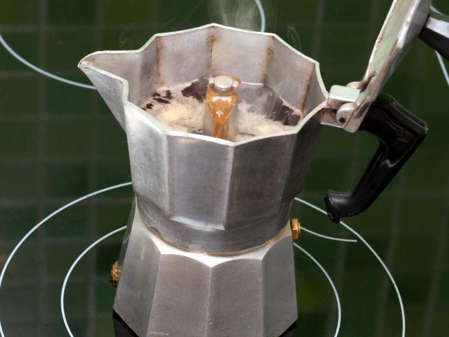 «Кофейного» короля Италии похоронили в огромной кофеварке