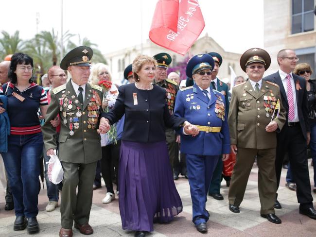 Софа Ландвер на параде Победы 9 мая