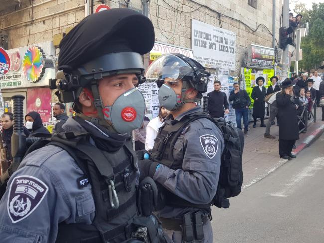 Харедим забросали камнями полицейских во время протеста против карантина в Меа Шеарим