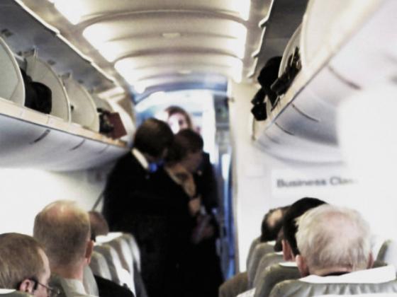 Религиозных евреев высадили из самолета за «неподобающее поведение»