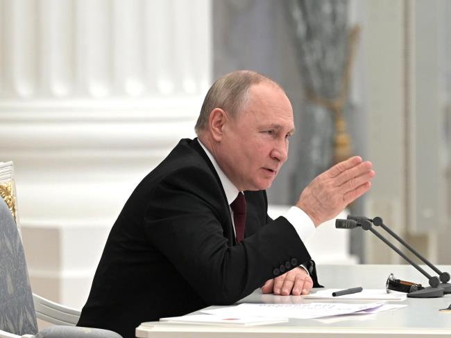 Путин подписал закон об отмене возрастных ограничений для службы в армии по контракту