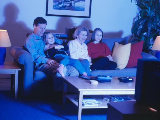 Риск стать преступником выше у тех, кто в детстве много смотрел телевизор