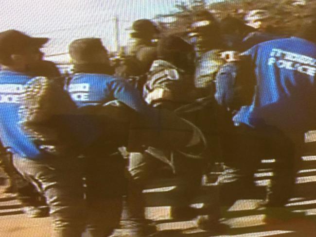 Полиция завершила эвакуацию защитников Амоны