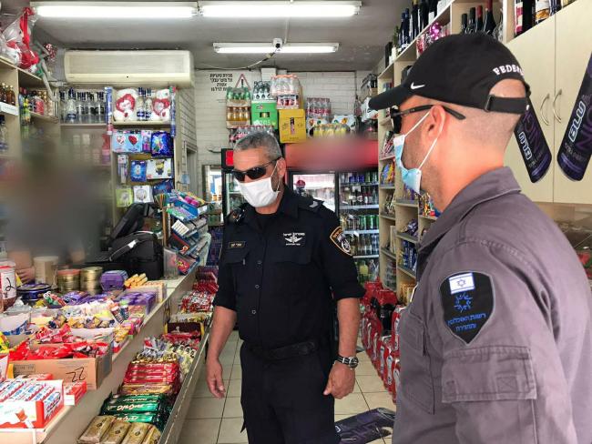 Автобусы, поезда и рестораны: полиция начала операцию по обеспечению выполнений правил минздрава