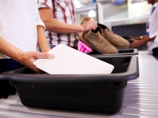  Аккумуляторы для смартфонов и ноутбуков запретят сдавать в багаж при перелетах 