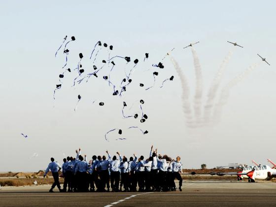 В числе закончивших курс пилотов ВВС ЦАХАЛа - 5 девушек