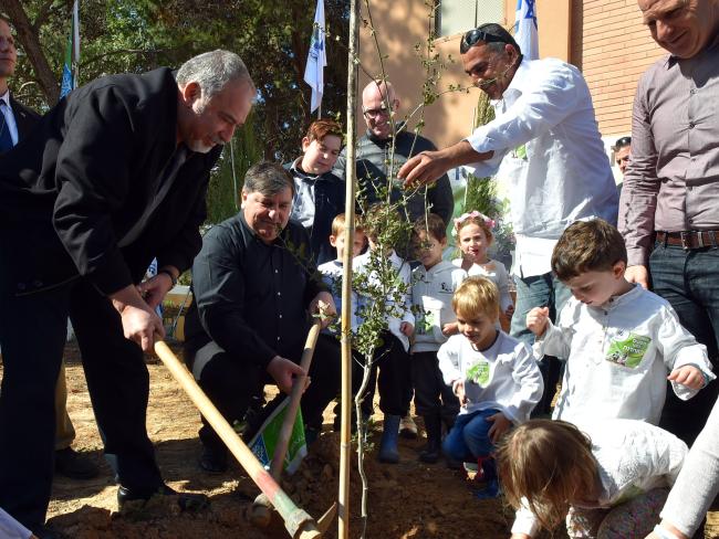 Либерман создаст «зеленый коридор» для фермеров из примыкающих к сектору Газа районов