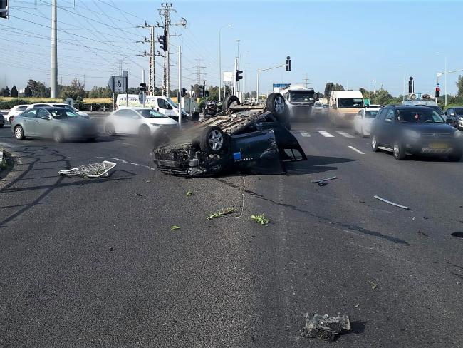 Автомобильный вор разбился при попытке сбежать от полиции недалеко от Кфар-Сабы