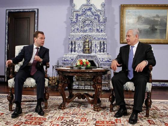 Нетаниягу и Медведев обсудили ситуацию на Ближнем Востоке: 