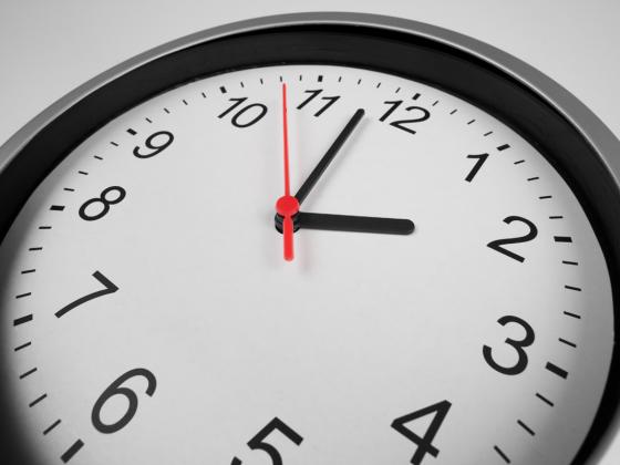 В Кнессет внесен законопроект об отмене сезонного перевода часов