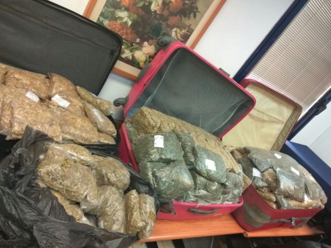 Подозрение: жители Яффо хранили в чемоданах 50 килограммов наркотических веществ