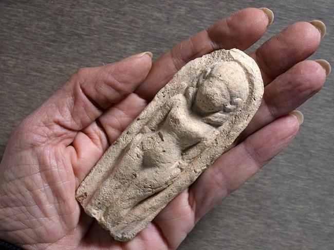 Семилетний мальчик нашел статуэтку богини любви, которой около 3400 лет
