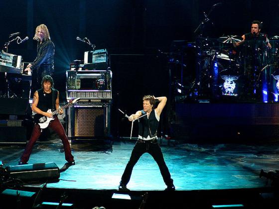 Дэвид Боуи уступил Bon Jovi первую строчку в Billboard 200
