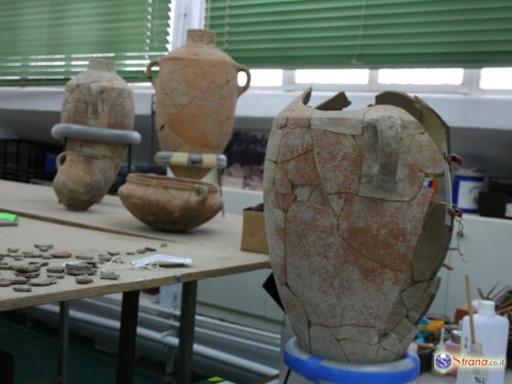 В Музее Израиля ребенок случайно разбил вазу возрастом более 2.000 лет