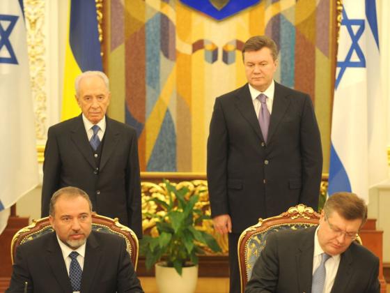 Авигдор Либерман и Константин Грищенко подписали соглашение о защите инвестиций