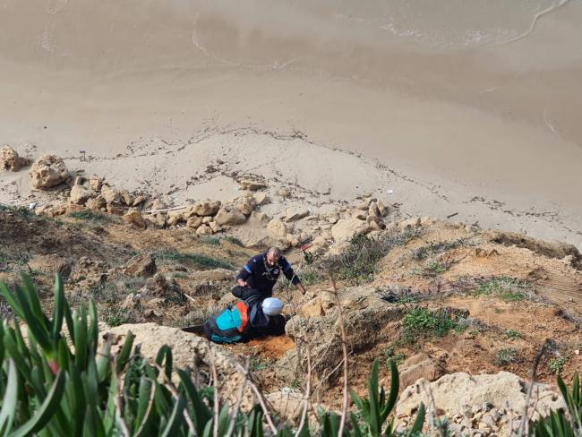 50-летний парапланерист упал на скалы в Нетании