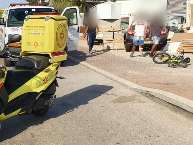 В Ашкелоне грузовик насмерть сбил мальчика, ехавшего на велосипеде. Водитель скрылся