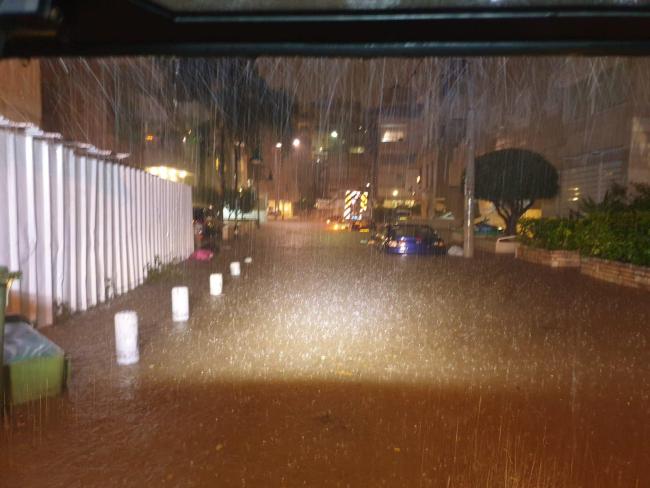 Спасательные службы попросили жителей Нагарии не выходить на улицу из-за наводнения