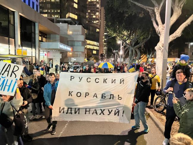 «Путин – х...ло» и «Русский корабль, иди на х..й»: демонстрация в Тель-Авиве в поддержку Украины