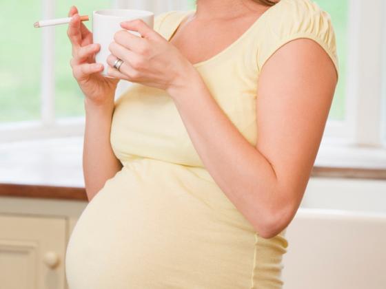 Курение во время беременности угрожает здоровью младенца 