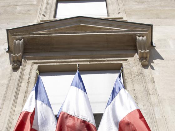 Французский парламент назначит дату голосования по 