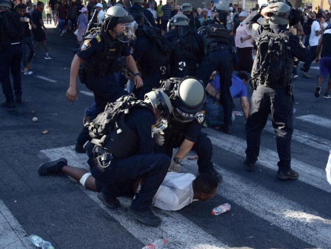 Полиция получила приказ применять силу для подавления беспорядков
