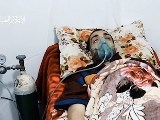 ХАМАС опубликовал видео, на котором удерживаемый в плену израильтянин подключен к кислородному баллону