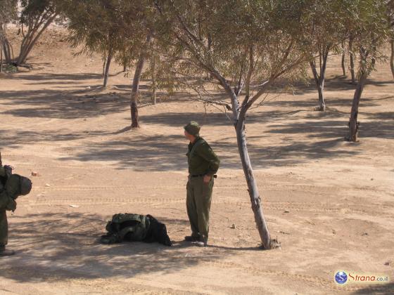 Безоружных солдат поставили охранять оружейную в километре от Газы