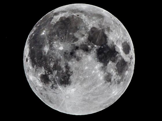 Ночью Луна приблизится к Земле на самое близкое расстояние за последние 68 лет