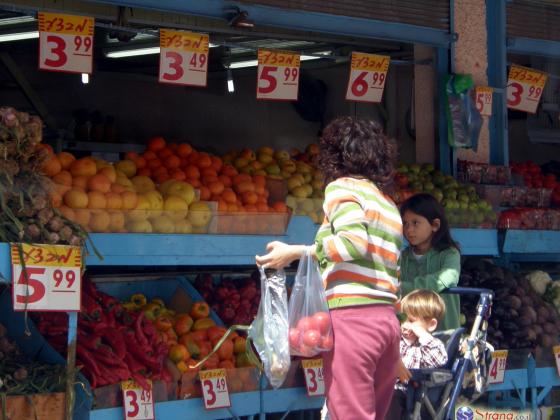 Цены на овощи и фрукты в Израиле умышленно завышены