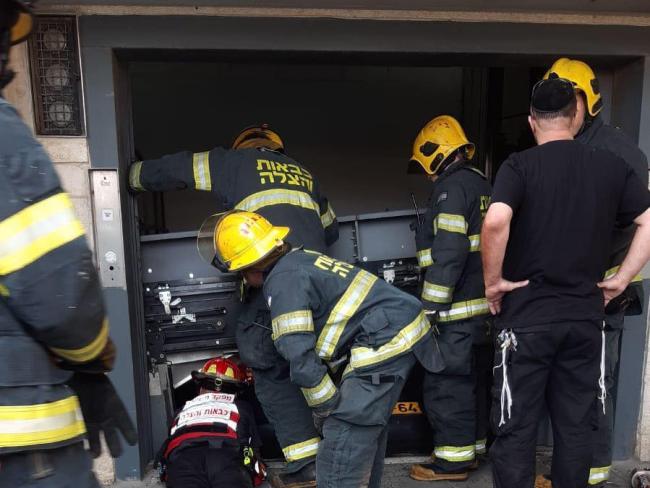 В Иерусалиме на парковке оборвался лифт с автомобилем внутри