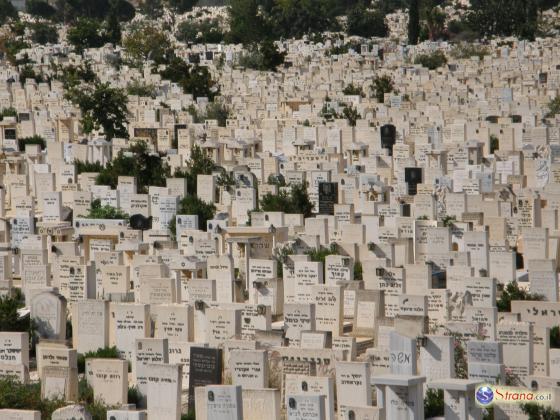 На кладбище Ар а-Менухот осквернены могилы погибших солдат