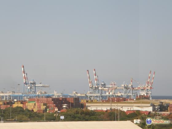 ЧП в порту Ашдода: 10 контейнеров упали в море во время шторма