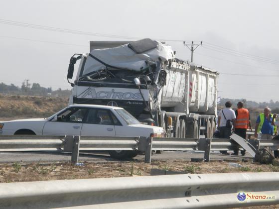 На юге страны два грузовика столкнулись с легковым автомобилем: есть жертвы