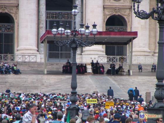 Папа Римский молился за простые радости и мир на Земле