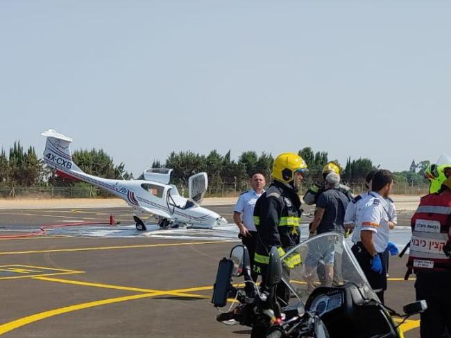 В Герцлии  самолет врезался в забор