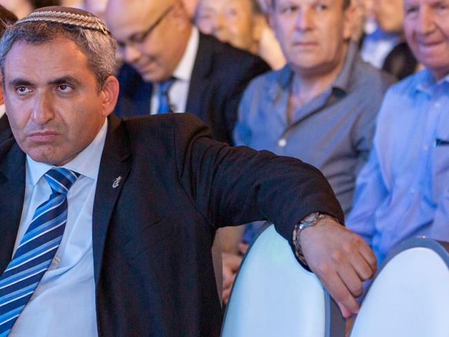 Министр Зеэв Элькин советует израильтянам не летать через Россию