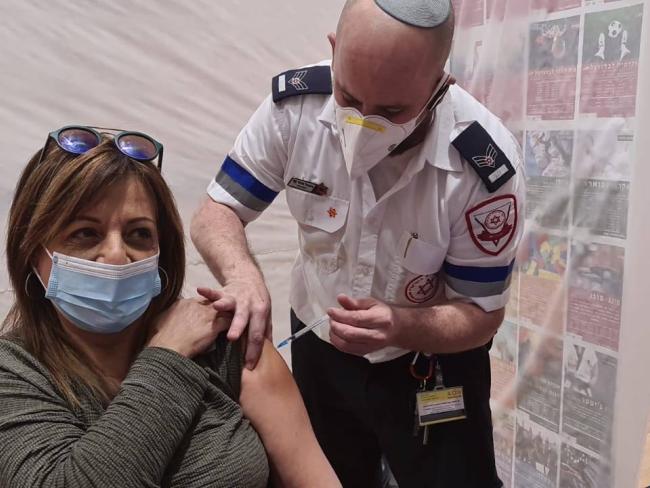 Минздрав Израиля: первую дозу вакцины против коронавируса получили около 1,5 млн человек