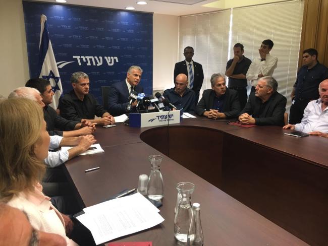 Опрос:  «Еш Атид» опережает  «Ликуд», правая коалиция усиливается