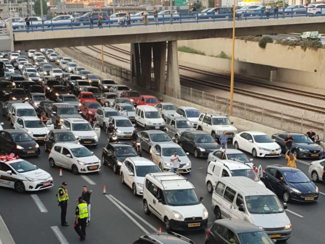В связи с демонстрацией в Тель-Авиве перекрыто шоссе Аялон в южном направлении