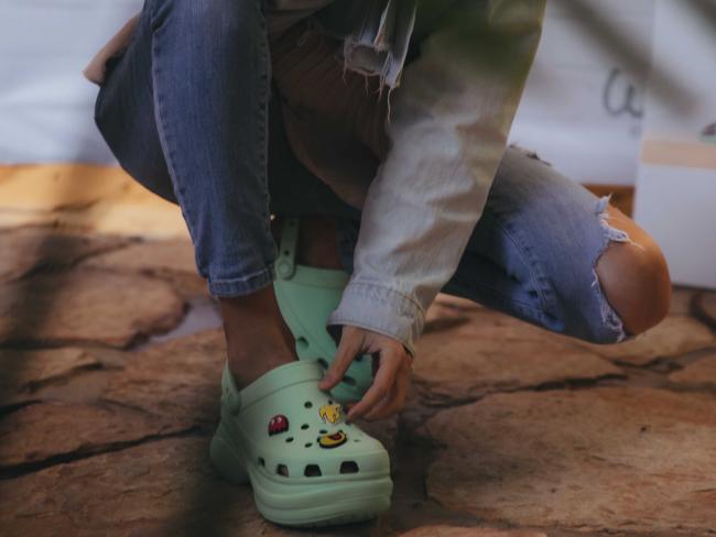 Не выходи из дома: выбирай обувь из новых коллекций мировых брендов на сайте WeShoes