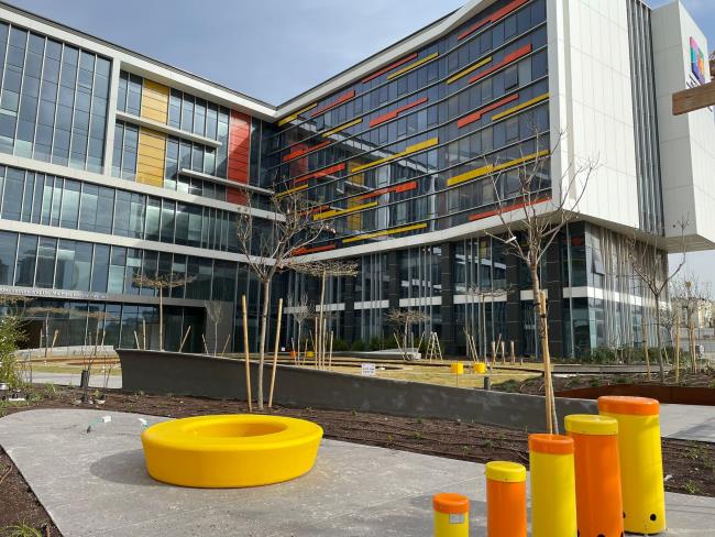 Открыто стеклянное здание медцентра «Шнайдер»: новая современная больничная башня для детей в Израиле