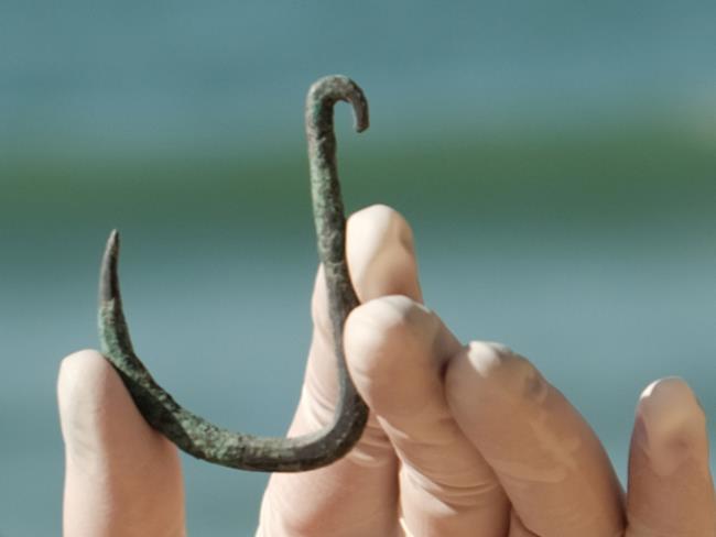 Рыболовный крюк из меди, возраст которого составляет около 6000 лет, найдет в Ашкелоне