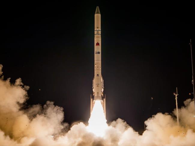 Израиль запустил разведывательный спутник «Офек-13» 