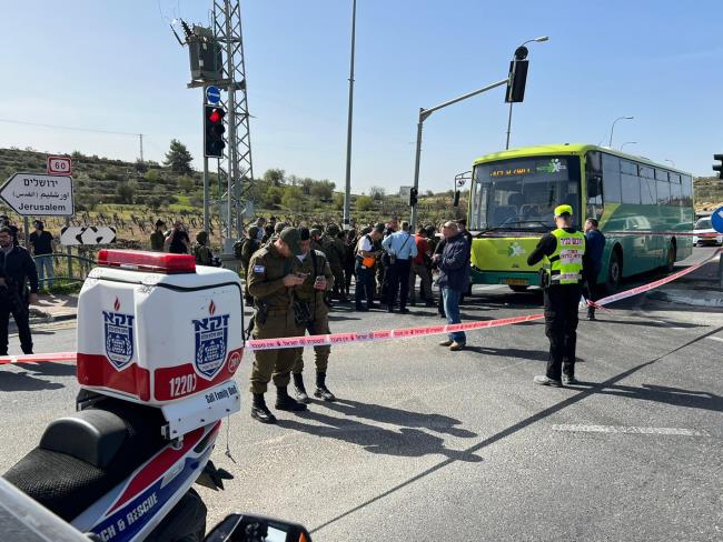 Террорист с отверткой напал на пассажира в автобусе в Иудее