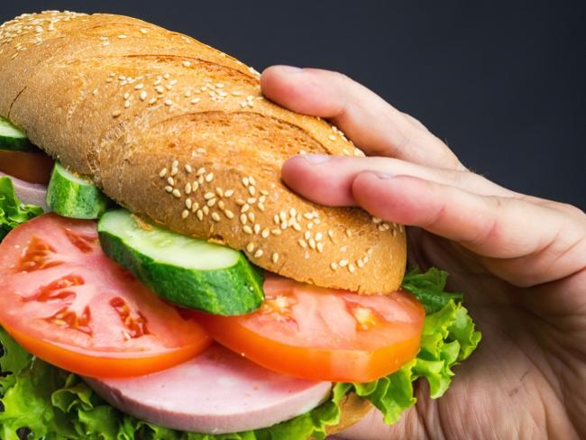 Мужчина купил обычный сэндвич и стал богаче на 150 тысяч долларов