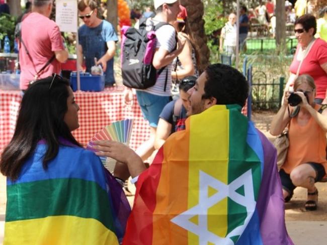 Член горсовета Ришон ле-Циона потребовал запретить геям и лесбиянкам работать в школах