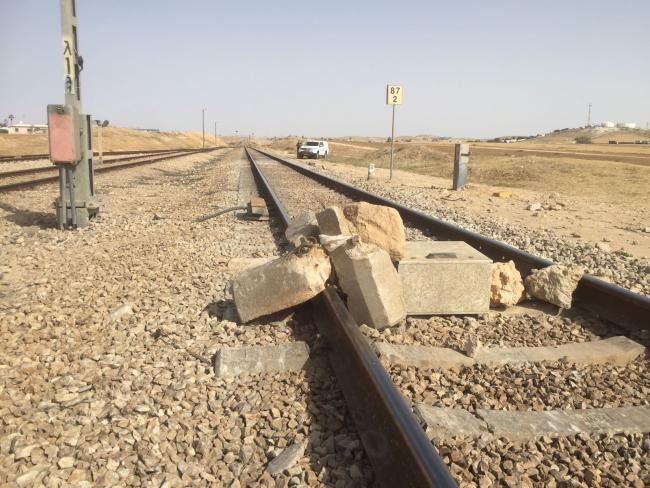 Задержан бедуин, подкладывавший камни на железнодорожные рельсы